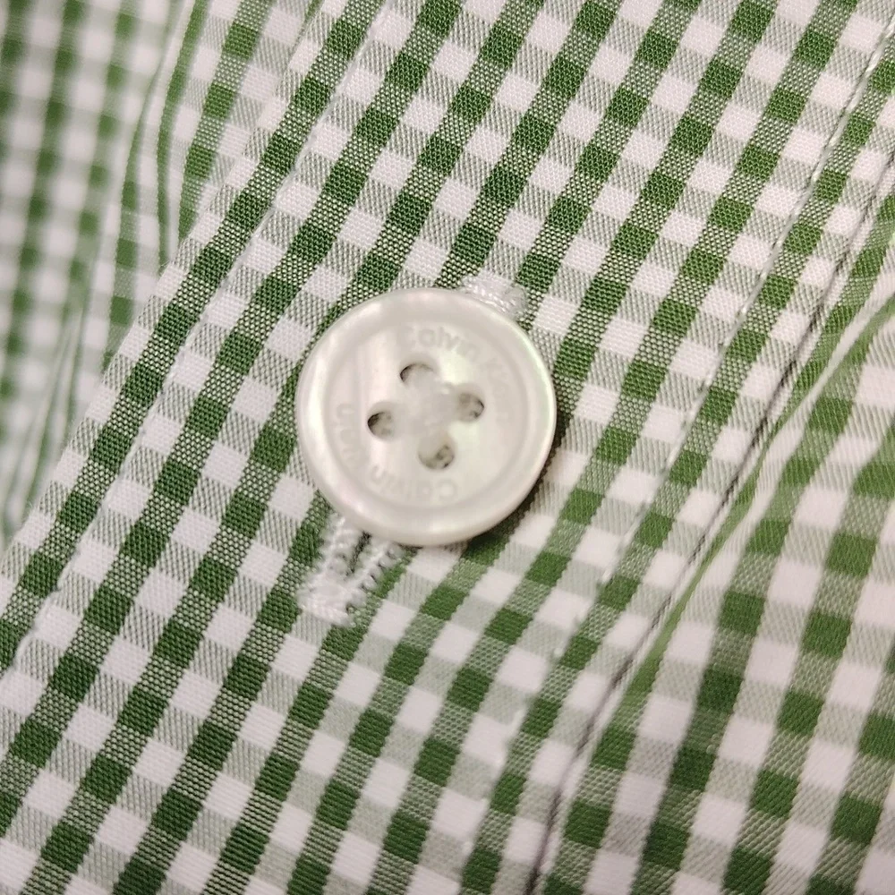 Calvin Klein men's long sleeved button down shirt size small